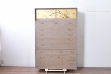 中古　国産職人手作り　並厚　金地に梅花と小鳥の図が華やかさを添える総桐箪笥　(R-089625)