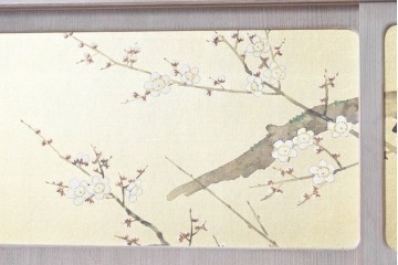 中古　国産職人手作り　並厚　金地に梅花と小鳥の図が華やかさを添える総桐箪笥　(R-089625)