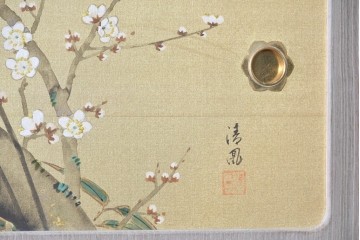 中古　国産職人手作り　並厚　金地に梅花と小鳥の図が華やかさを添える総桐箪笥　(R-089625)