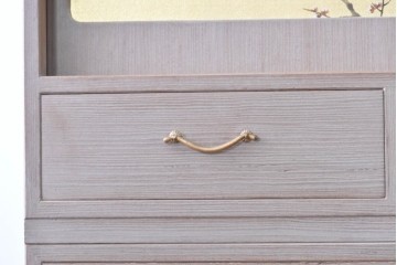 中古　国産職人手作り　並厚　金地に梅花と小鳥の図が華やかさを添える総桐箪笥　(R-089625)