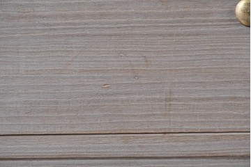 中古　国産職人手作り　並厚　金地に梅花と小鳥の図が華やかさを添える総桐箪笥　(R-089625)