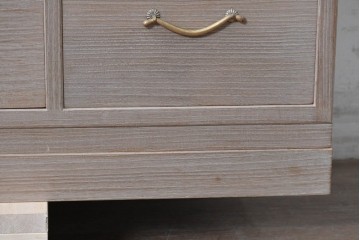 中古　国産職人手作り　並厚　金地に梅花と小鳥の図が華やかさを添える総桐箪笥　(R-089625)