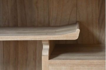 中古　国産職人手作り　総桐材　並厚　梅花に小鳥の図が上品なローボード　(R-089626)