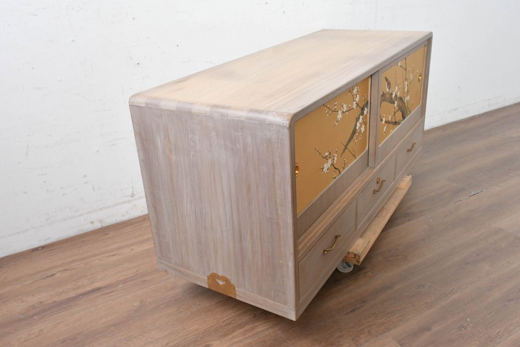中古　国産職人手作り　総桐材　並厚　梅花に小鳥の図が上品なローボード　(R-089626)