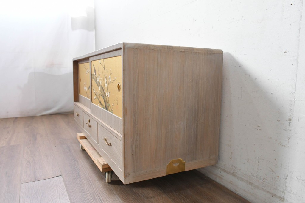 中古　国産職人手作り　総桐材　並厚　梅花に小鳥の図が上品なローボード　(R-089626)