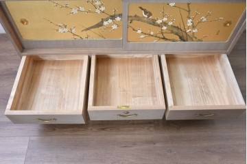 中古　国産職人手作り　総桐材　並厚　梅花に小鳥の図が上品なローボード　(R-089626)