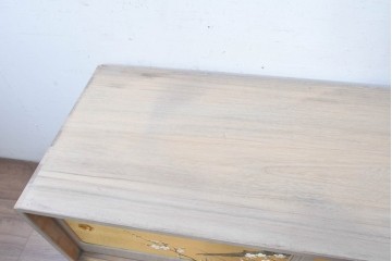 中古　国産職人手作り　総桐材　並厚　梅花に小鳥の図が上品なローボード　(R-089626)