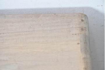 中古　国産職人手作り　総桐材　並厚　梅花に小鳥の図が上品なローボード　(R-089626)