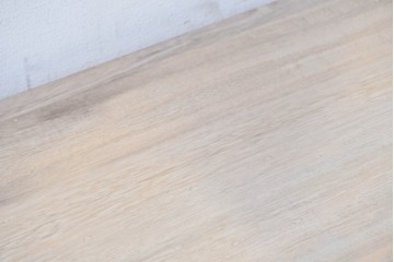 中古　国産職人手作り　総桐材　並厚　梅花に小鳥の図が上品なローボード　(R-089626)
