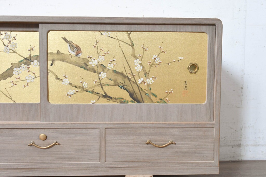 中古　国産職人手作り　総桐材　並厚　梅花に小鳥の図が上品なローボード　(R-089626)