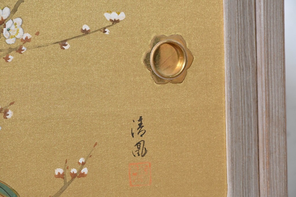 中古　国産職人手作り　総桐材　並厚　梅花に小鳥の図が上品なローボード　(R-089626)
