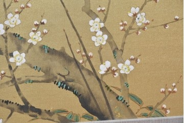 中古　国産職人手作り　総桐材　並厚　梅花に小鳥の図が上品なローボード　(R-089626)