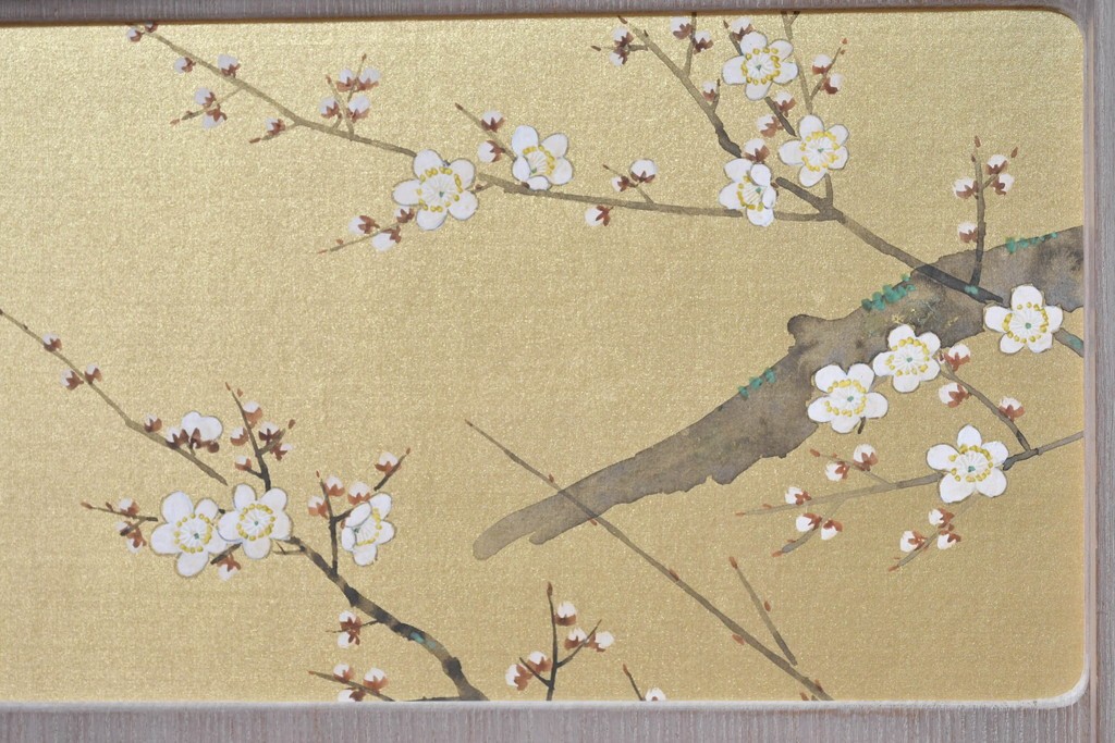 中古　国産職人手作り　総桐材　並厚　梅花に小鳥の図が上品なローボード　(R-089626)