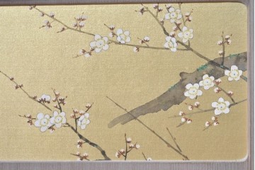中古　国産職人手作り　総桐材　並厚　梅花に小鳥の図が上品なローボード　(R-089626)