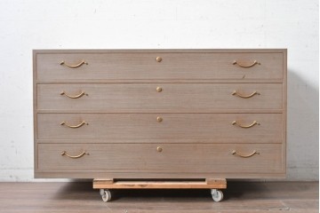 《天板取り付け加工費込み》　中古　国産職人手作り　並厚　金色の取っ手がアクセントの総桐箪笥　(R-089627)