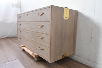 《天板取り付け加工費込み》　中古　国産職人手作り　並厚　金色の取っ手がアクセントの総桐箪笥　(R-089627)