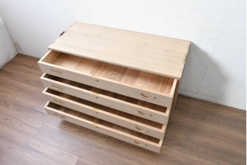《天板取り付け加工費込み》　中古　国産職人手作り　並厚　金色の取っ手がアクセントの総桐箪笥　(R-089627)