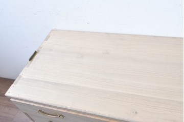 《天板取り付け加工費込み》　中古　国産職人手作り　並厚　金色の取っ手がアクセントの総桐箪笥　(R-089627)