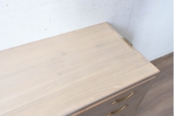 《天板取り付け加工費込み》　中古　国産職人手作り　並厚　金色の取っ手がアクセントの総桐箪笥　(R-089627)
