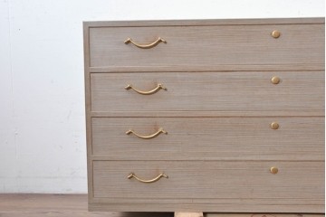 《天板取り付け加工費込み》　中古　国産職人手作り　並厚　金色の取っ手がアクセントの総桐箪笥　(R-089627)
