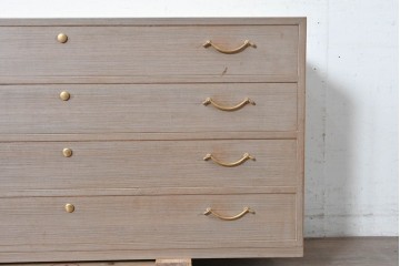 《天板取り付け加工費込み》　中古　国産職人手作り　並厚　金色の取っ手がアクセントの総桐箪笥　(R-089627)