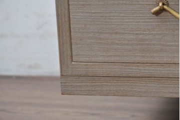 《天板取り付け加工費込み》　中古　国産職人手作り　並厚　金色の取っ手がアクセントの総桐箪笥　(R-089627)