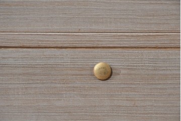 《天板取り付け加工費込み》　中古　国産職人手作り　並厚　金色の取っ手がアクセントの総桐箪笥　(R-089627)
