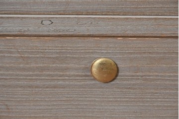 《天板取り付け加工費込み》　中古　国産職人手作り　並厚　金色の取っ手がアクセントの総桐箪笥　(R-089627)