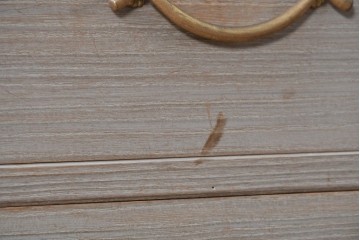《天板取り付け加工費込み》　中古　国産職人手作り　並厚　金色の取っ手がアクセントの総桐箪笥　(R-089627)