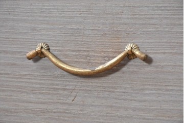 《天板取り付け加工費込み》　中古　国産職人手作り　並厚　大小6杯の引き出しを備えた総桐箪笥　(R-089628)