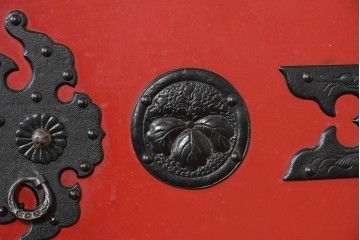 中古　岩谷堂箪笥　943清衡2号　鮮やかな朱塗りの整理タンス　定価約120万円　(R-089629)