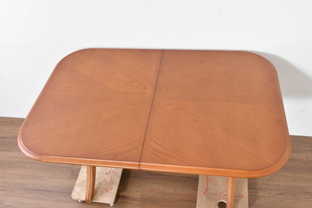中古　maruni(マルニ木工)　地中海シリーズ　丸みのあるフォルムが上品な伸長式ダイニングテーブル　定価約30万円　(R-089631)