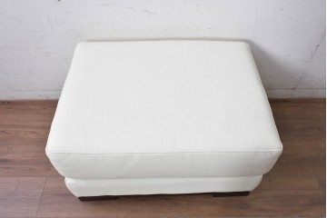 中古　IDC大塚家具　L/Sシリーズ　本革　すっきりとしたホワイトカラーのオットマン　定価約7万円　(R-089636)