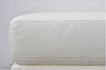 中古　IDC大塚家具　L/Sシリーズ　本革　すっきりとしたホワイトカラーのオットマン　定価約7万円　(R-089636)