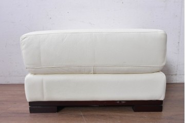 中古　IDC大塚家具　L/Sシリーズ　本革　すっきりとしたホワイトカラーのオットマン　定価約7万円　(R-089636)