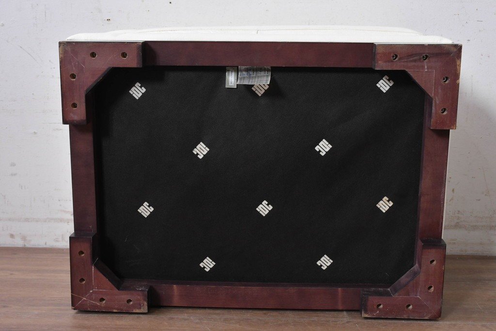 中古　IDC大塚家具　L/Sシリーズ　本革　すっきりとしたホワイトカラーのオットマン　定価約7万円　(R-089636)