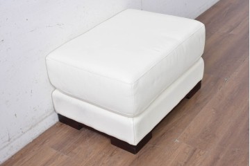 中古　IDC大塚家具　L/Sシリーズ　本革　すっきりとしたホワイトカラーのオットマン　定価約7万円　(R-089637)
