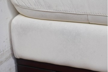 中古　IDC大塚家具　L/Sシリーズ　本革　すっきりとしたホワイトカラーのオットマン　定価約7万円　(R-089637)
