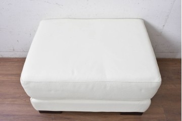 中古　IDC大塚家具　L/Sシリーズ　本革　すっきりとしたホワイトカラーのオットマン　定価約7万円　(R-089637)