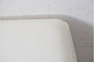 中古　IDC大塚家具　L/Sシリーズ　本革　すっきりとしたホワイトカラーのオットマン　定価約7万円　(R-089637)