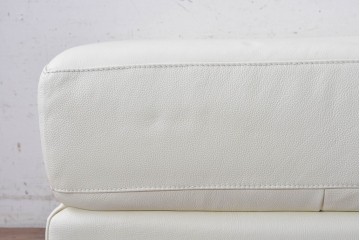 中古　IDC大塚家具　L/Sシリーズ　本革　すっきりとしたホワイトカラーのオットマン　定価約7万円　(R-089637)
