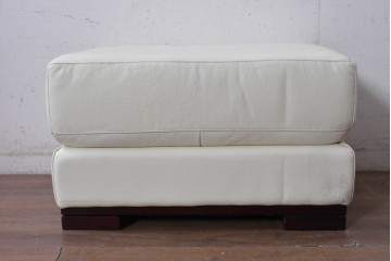 中古　IDC大塚家具　L/Sシリーズ　本革　すっきりとしたホワイトカラーのオットマン　定価約7万円　(R-089637)