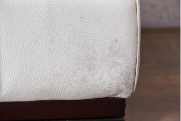 中古　IDC大塚家具　L/Sシリーズ　本革　すっきりとしたホワイトカラーのオットマン　定価約7万円　(R-089637)