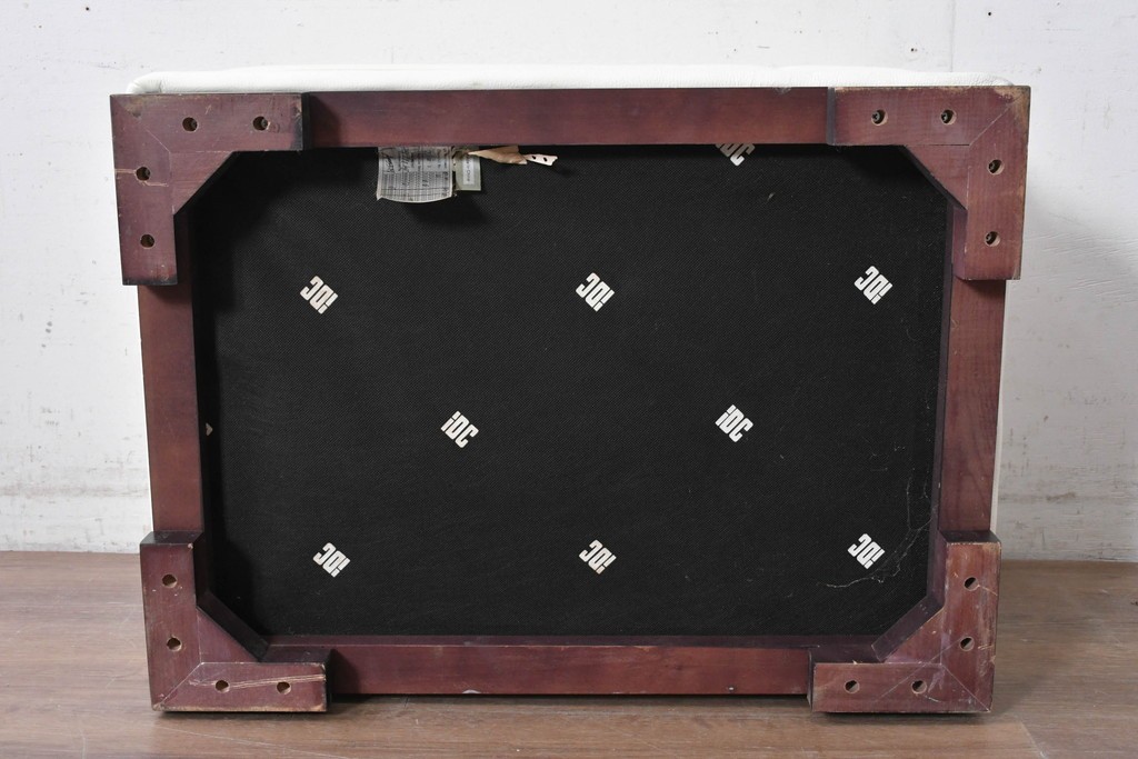 中古　IDC大塚家具　L/Sシリーズ　本革　すっきりとしたホワイトカラーのオットマン　定価約7万円　(R-089637)