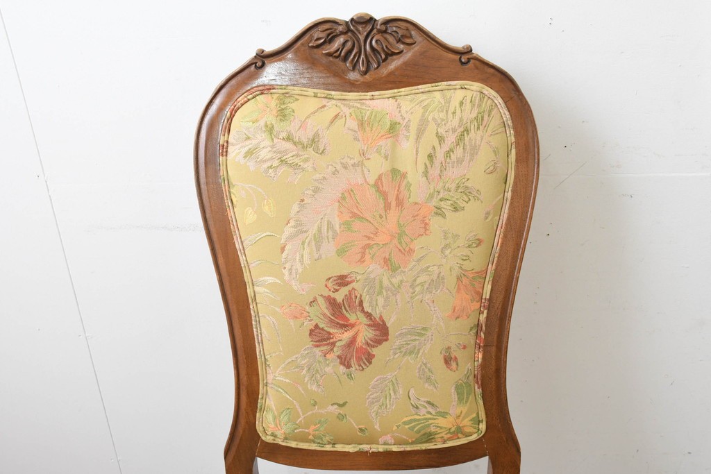 中古　アメリカ　美品　高級輸入家具　オーク材　花柄ファブリックと彫刻が優美なダイニングチェア4脚セット　(R-089638)