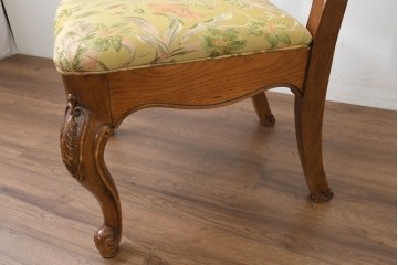 中古　アメリカ　美品　高級輸入家具　オーク材　花柄ファブリックと彫刻が優美なダイニングチェア4脚セット　(R-089638)