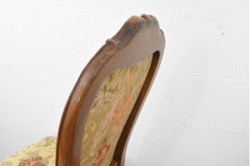 中古　アメリカ　美品　高級輸入家具　オーク材　花柄ファブリックと彫刻が優美なダイニングチェア4脚セット　(R-089638)