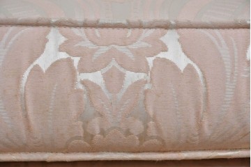 中古　アメリカ　美品　高級輸入家具　オーク材　花柄ファブリックと彫刻が優美なダイニングチェア4脚セット　(R-089638)