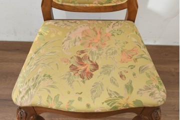 中古　アメリカ　美品　高級輸入家具　オーク材　花柄ファブリックと彫刻が優美なダイニングチェア4脚セット　(R-089638)