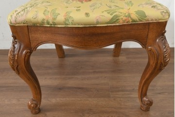 中古　アメリカ　美品　高級輸入家具　オーク材　花柄ファブリックと彫刻が優美なダイニングチェア4脚セット　(R-089638)